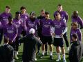 Ancelotti, dando las primeras indicaciones a sus jugadores en este entrenamiento