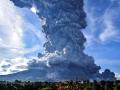 El volcán Sinabung entra en erupción el pasado 9 de junio, en la aldea de Tiga Pancur, Indonesia