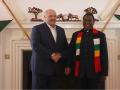 Alexander Lukashenko y el presidente de Zimbabue, Emmerson Mnangagwa
