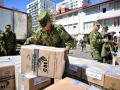 Militares transportan el material electoral en vísperas de las elecciones locales en Quito