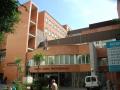 Fachada del hospital Clínico de Valencia, donde se encuentra ingresada la joven de 27 años embarazada.