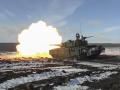 Tanque de batalla ruso T-90 disparando contra un lugar no revelado en la región de Donetsk, Ucrania