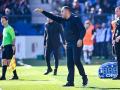 Abdel Bouhazama durante un partido como entrenador del Angers