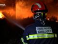 Así son los trabajos nocturnos de los bomberos de Castellón