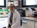 El investigador Manuel Tena-Sempere, en su laboratorio situado en el Imibic