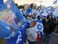 Los partidarios del primer ministro de Israel, Benjamin Netanyah, durante una manifestación en Tel Aviv