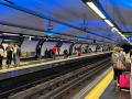 Pasajeros esperando en el andén de la línea 1 de Metro