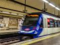 El Metro de Madrid llega al andén por el lado derecho