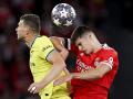 Antonio Silva y Edin Dzeko, durante el partido de cuartos de final de la Champions