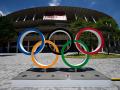 Vista general de los Anillos Olímpicos en el Estadio Olímpico, sede principal de los Juegos Olímpicos de Tokio 2020 en Tokio