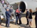 El embajador español, Isidro González, ha saludado al ministro Albares al pisar tierra española