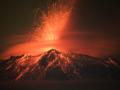 Materiales incandescentes, ceniza y humo son arrojados desde el volcán Popocatépetl en San Nicolás de los Ranchos, estado de Puebla, México