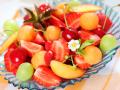 Algunas frutas que ayudan a bajar de peso son las fresas
