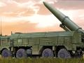 Los misiles Iskander-M son transportados por un vehículo con plataforma de lanzamiento
