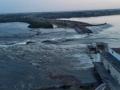 La presa e hidroeléctrica Kajovka ubicada sobre el río Dniéper de fue destruida