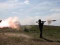 Un militar ucraniano dispara un lanzacohetes