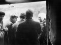 A la derecha de la imagen, el espía inglés Philby herido durante la Guerra Civil