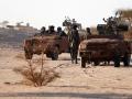 Fuerzas Saharauis situadas a lo largo del muro de separación en la zona de Mahbes, en el Sáhara Occidental