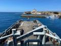 El buque Mar Caribe traslada dos diésel generadores a la isla de Alborán