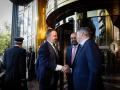 El presidente de El Debate y su director, Alfonso Bullón de Mendoza y Bieito Rubido, reciben a Santiago Abascal en el Hotel InterContinental de Madrid