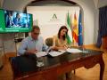 Los delegados de Desarrollo Educativo y Formación Profesional y de Empleo, Empresa y Trabajo Autónomo de la Junta en Córdoba, José Francisco Viso y María Dolores Gálvez, en la firma del acuerdo