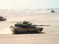 Tanques estadounidenses M1 Abrams avanzan durante la operación Tormenta del Desierto de la Guerra del Golfo de 1991