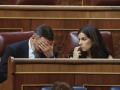 MADRID, 17/08/2023.- El líder de Vox, Santiago Abascal y la portavoz de la formación, Pepa Millán, durante la sesión constitutiva de las Cortes Generales de la XV Legislatura celebrada este jueves. EFE/Juan Carlos Hidalgo