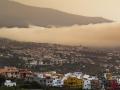 El humo provocado por el incendio forestal de Tenerife, visto este sábado sobre el valle de La Orotava