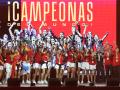 La selección española femenina festeja la Copa del Mundo