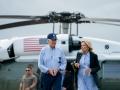 El presidente estadounidense Joe Biden y la primera dama Jill Biden caminan hacia el Air Force One