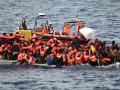 Inmigrantes africanos rescatados por la guardia costera italiana
