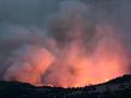 Evacuados varios cortijos y confinada urbanización por un incendio en Algeciras (Cádiz)