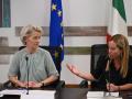 Lampedusa (Italy), 17/09/2023.- Italian Premier Giorgia Meloni (R) and EU Commission President Ursula von der Leyen (L) attend a press conference in Lampedusa, Italy, 17 September 2023.The prime minister of Italy and the president of the European Commission arrived on the island of Lampedusa as tensions rise over an increase in migrant arrivals. (Italia) EFE/EPA/CIRO FUSCO