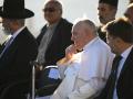 El Papa, en el momento de recogimiento por los migrantes y los marineros