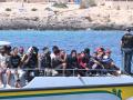 Inmigrantes a su llegada a la isla italiana de Lampedusa