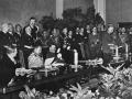 Firma del Pacto Tripartito: Saburō Kurusu (en representación de Japón), Galeazzo Ciano (Italia) y Adolf Hitler (Alemania)