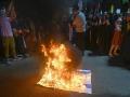 Seguidores de Hizbulá queman banderas de Israel