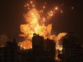 Un misil impacta en un edificio en Gaza