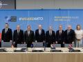 Los ministros de Defensa que han firmado al documento junto al vicesecretario general de la OTAN