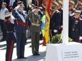 El solemne izado de la bandera de España en el desfile del 12 de octubre