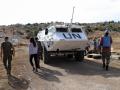 Un vehículo blanco de Naciones Unidos en la línea de demarcación que separa el Líbano de Israel