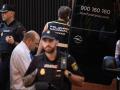 Agentes de la Policía Nacional en el lugar en el que han sido encontrados los cadáveres, a 17 de agosto de 2023, en Madrid (España). La Policía Nacional investiga la aparición de los cadáveres de una mujer y un hombre con signos de violencia en un domicilio del distrito madrileño de Moratalaz. Los agentes fueron alertados esta mañana a través de los vecinos por un fuerte olor que trascendía del piso. A su llegada, y como sus ocupantes no contestaban, han derribado la puerta y han encontrado dos cuerpos en diferentes habitaciones. Los fallecidos se tratan de un hombre de 61 años y una mujer de 51, que han sido encontrados en avanzado estado de descomposición. La Policía no descarta que se trate de un caso de violencia de género, en el que el varón hubiera matado a la mujer y luego se hubiera suicidado. Hasta el lugar se han desplazado agentes de la Policía Científica y del Grupo V de Homicidios, quien se hace cargo de la investigación para determinar las causas de ambas muertes.
17 AGOSTO 2023;FALLECIMIENTO;CADÁVERES;PAREJA;VIOLENCIA;GÉNERO;VIOLENCIA DE GÉNERO;DESCOMPOSICIÓN;MUERTOS
Alejandro Martínez Vélez / Europa Press
(Foto de ARCHIVO)
17/8/2023