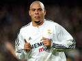 Ronaldo Nazário (45 millones); en el 2002 llegó al Real Madrid como el mejor delantero centro del mundo. Ganador del balón de oro en dos ocasiones y campeón del Mundo con Brasil. Nunca pudo ganar la Champions. Su carrera estuvo marcada por sus graves lesiones de rodilla. Aún así, fue uno de los mejores delanteros de la historia del fútbol