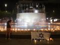 La Plaza Dizengoff en Tel Aviv repleta de velas y mensajes de recuerdo a los fallecidos