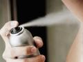 Los desodorantes en spray refrescan pero pueden irritar la piel