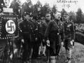 Hess (segundo desde la izquierda, detrás de Heinrich Himmler) fue uno de los primeros miembros del NSDAP