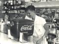 Uno de los primeros dispensadores de Coca-Cola, en Atlanta (EE.UU.), en 1948