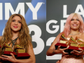 Las artistas Shakira y Karol G tras recoger sus premios en Sevilla