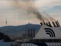 Un crucero en el Puerto de Barcelona emite gases contaminantes