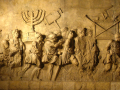 Representación del triunfo romano celebrando el Saqueo de Jerusalén en el Arco de Tito en Roma